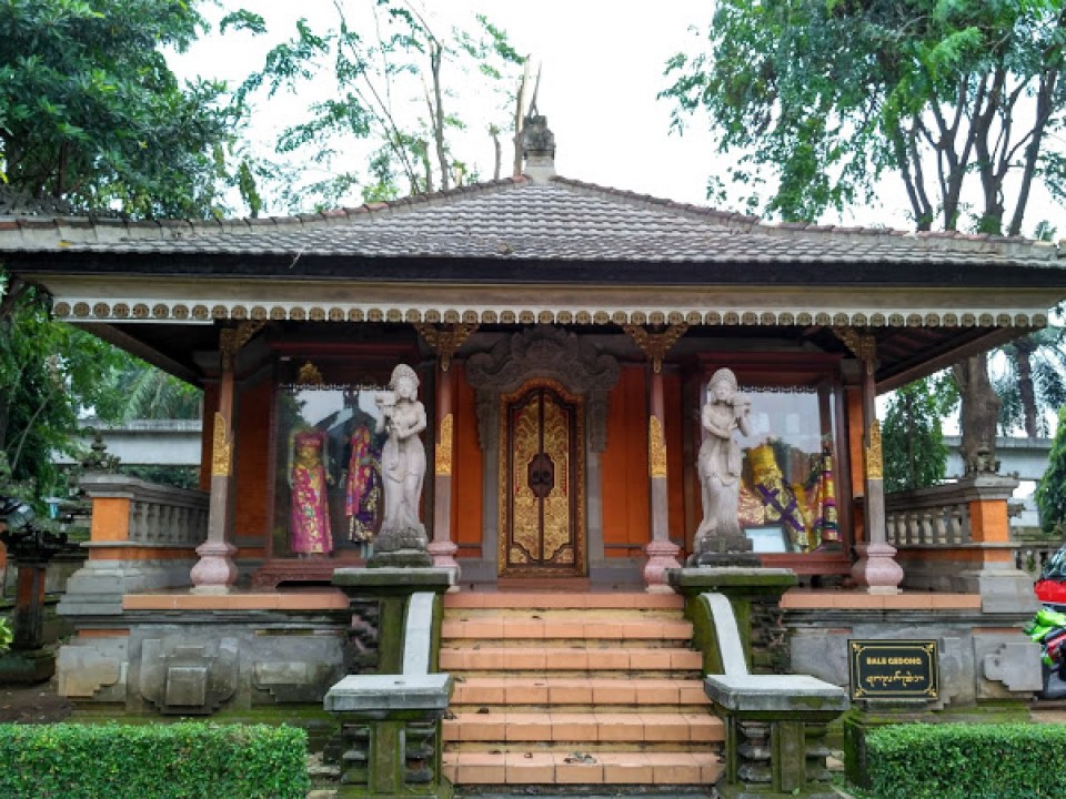 Yuk Pelajari Rumah  Tradisional  Bali  khas Indonesia yang 