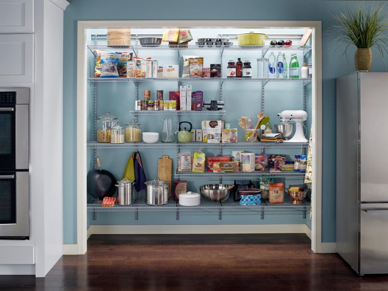 desain-pantry-dalam-dapur-kunci-organisasi-dan-efisiensi-ruang1750214505.jpg featured-image