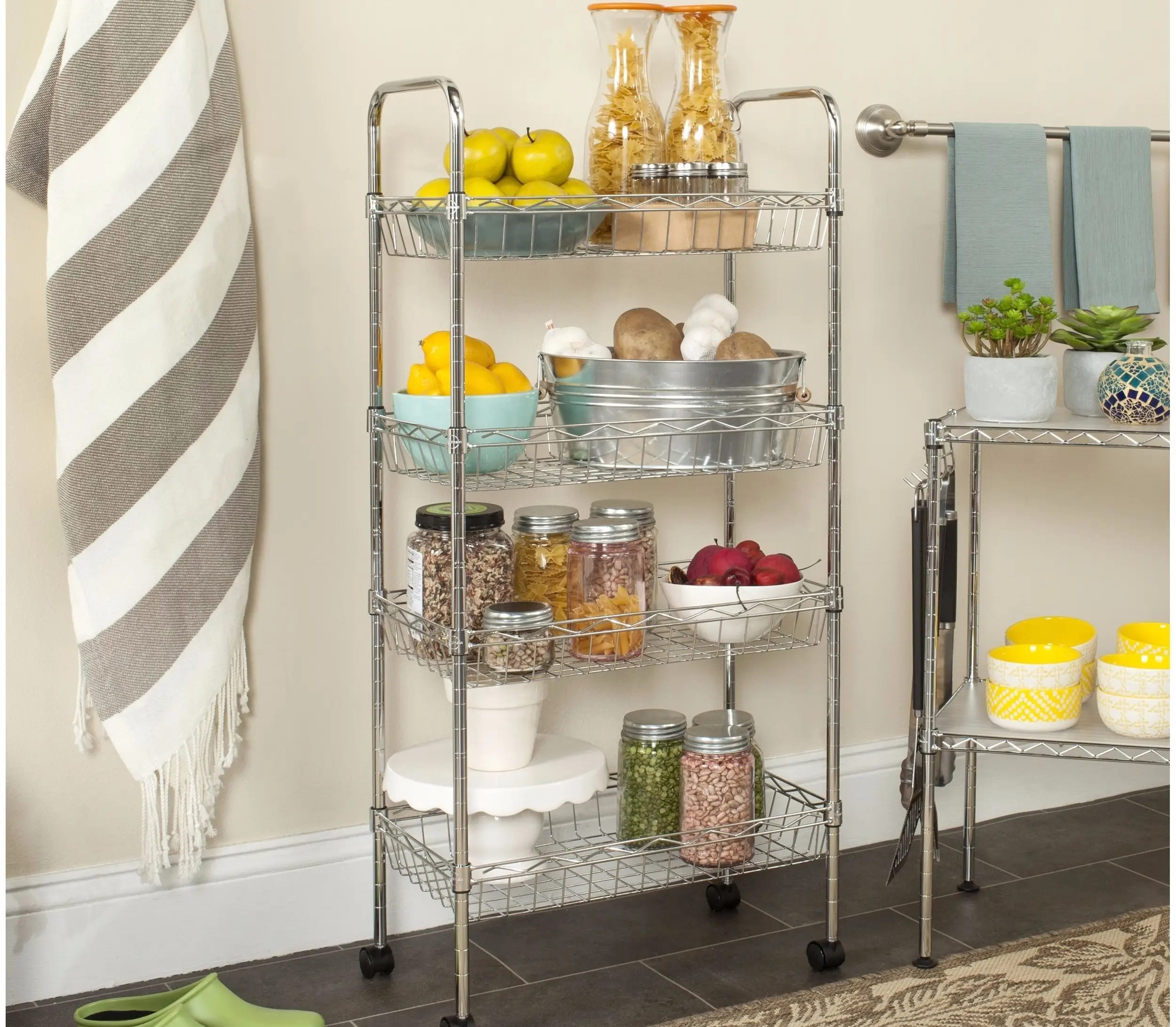 desain-pantry-ideal-untuk-apartemen-kecil-solusi-modern-dan-fungsional1747276778.jpg featured-image