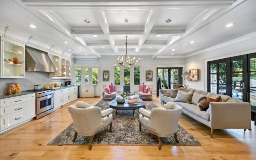 family-room-sebagai-jantung-rumah-wujudkan-ruang-penuh-kehangatan1750384192.jpg featured-image