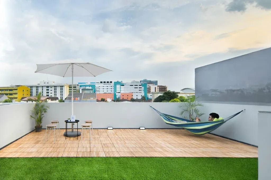 menjadikan-rooftop-sebagai-ruang-relaksasi-dan-meditasi-pribadi1746152099.jpg featured-image