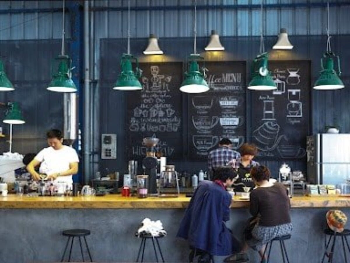 transformasi-sudut-rumah-menjadi-home-bar-yang-menawan1746411646.jpg featured-image