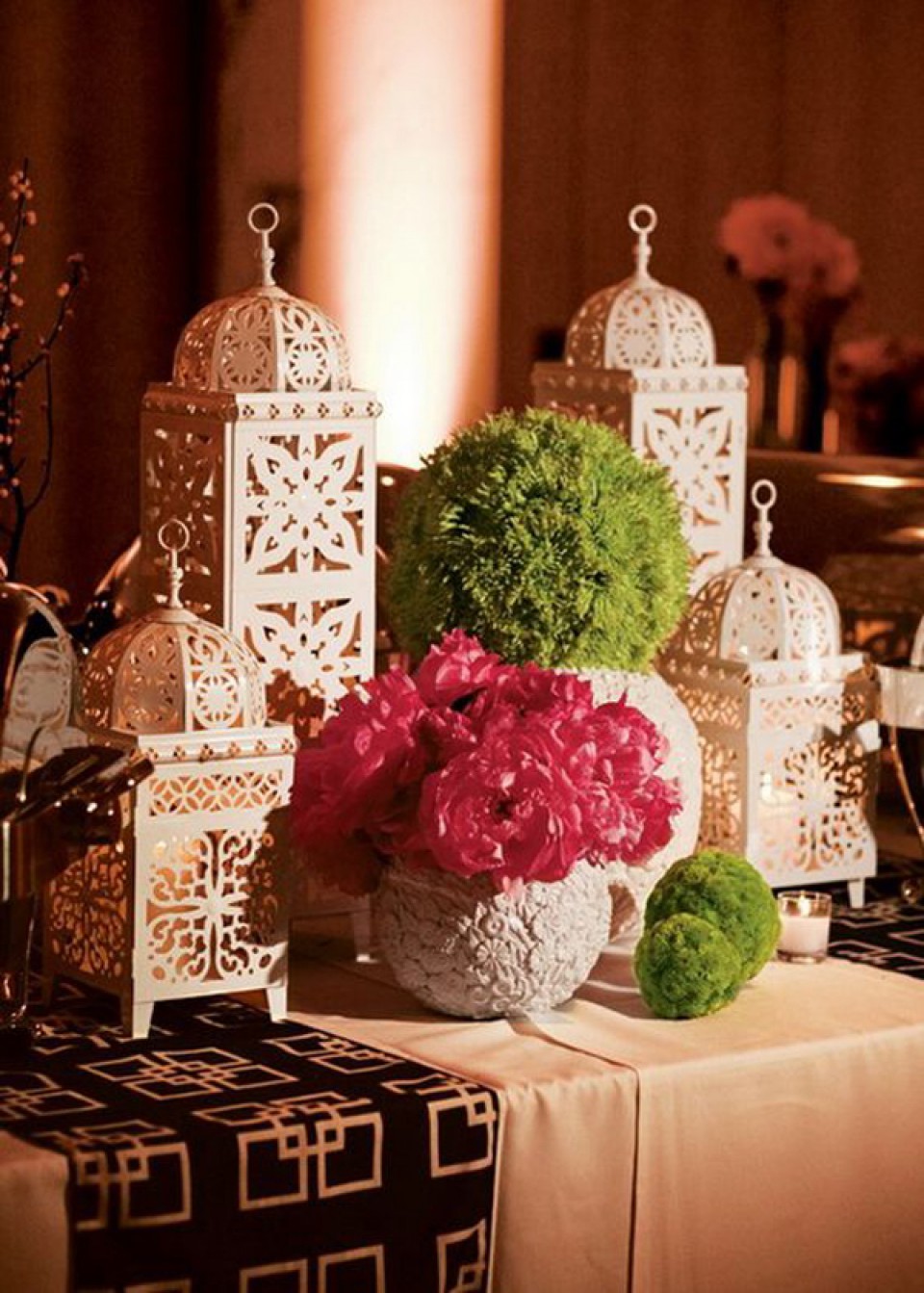 Рамадан украшение дома. Декор стола на Рамадан. Украшение стола на Рамадан декорации. Композиции из цветов на Рамадан. Цветок Рамадан.