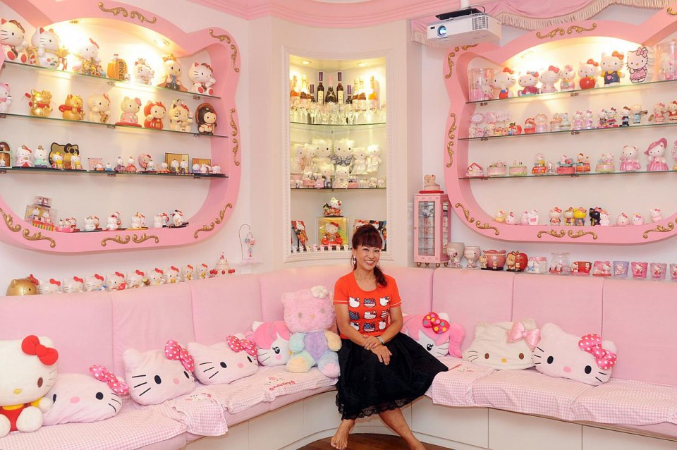 Rumah Tema Hello Kitty Dari Hiasan Sampai Furniture Serba Pink Dan Putih Ala Kucing Ikonik Sanrio Furnizing